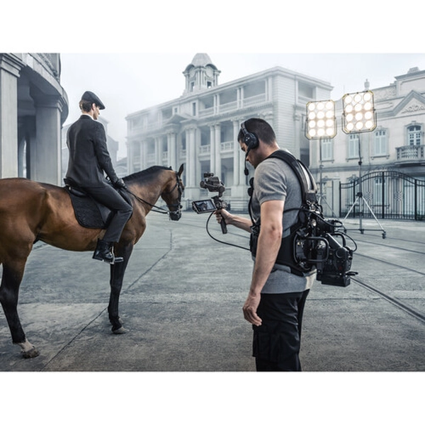 DJI RS3 Pro Combo Gimbal Stabilizer - Image 12