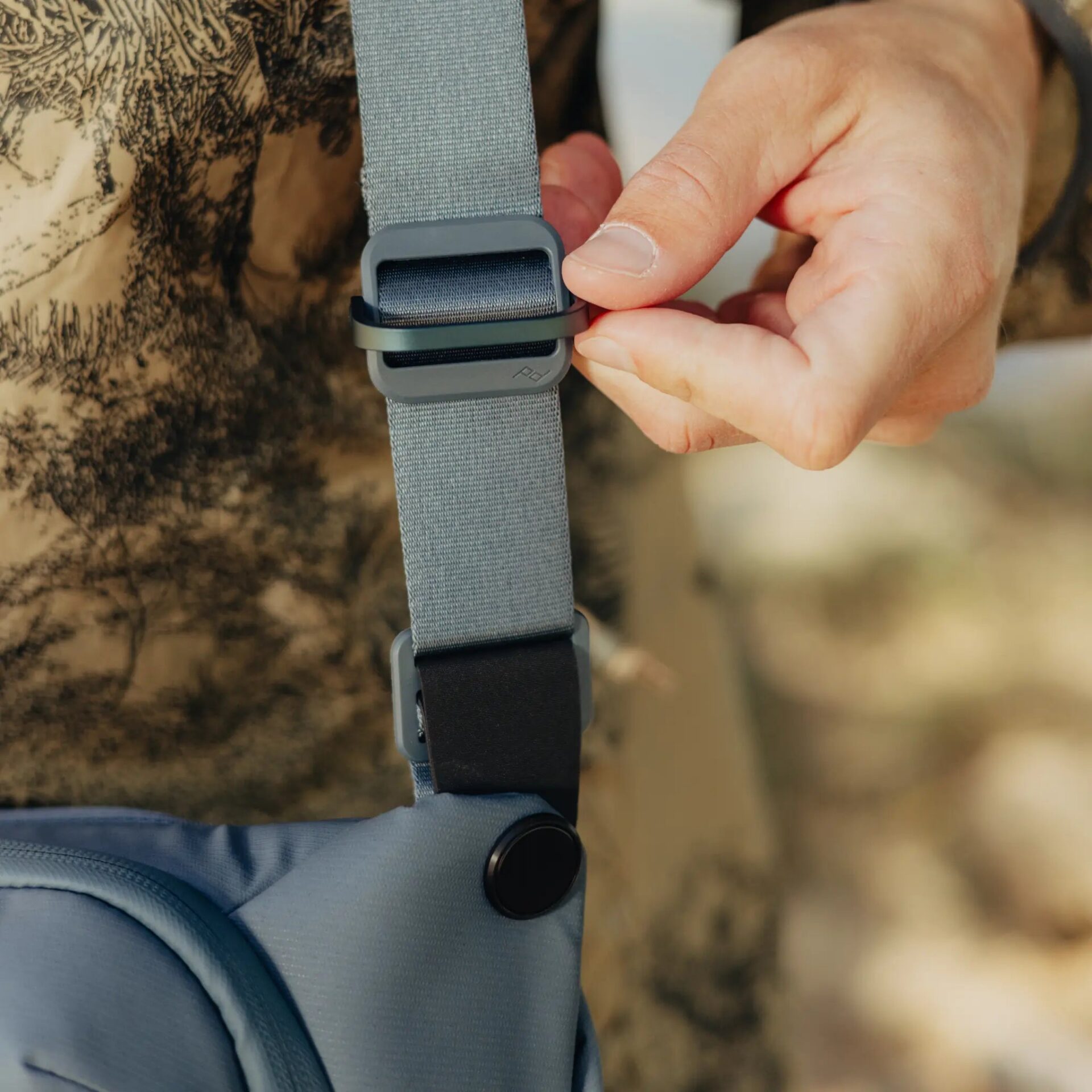 Peak Design Everyday Sling V2 10L – DSLR & Mirrorless Camera Sling - Image 5